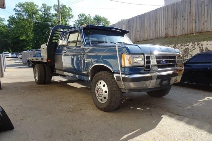 1990 Ford F-250 XL photo 1