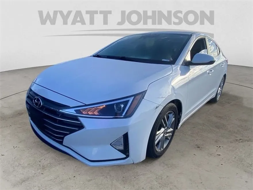2020 Hyundai Elantra SEL photo 1