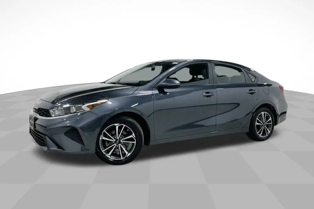 2023 Kia Forte LXS photo 1