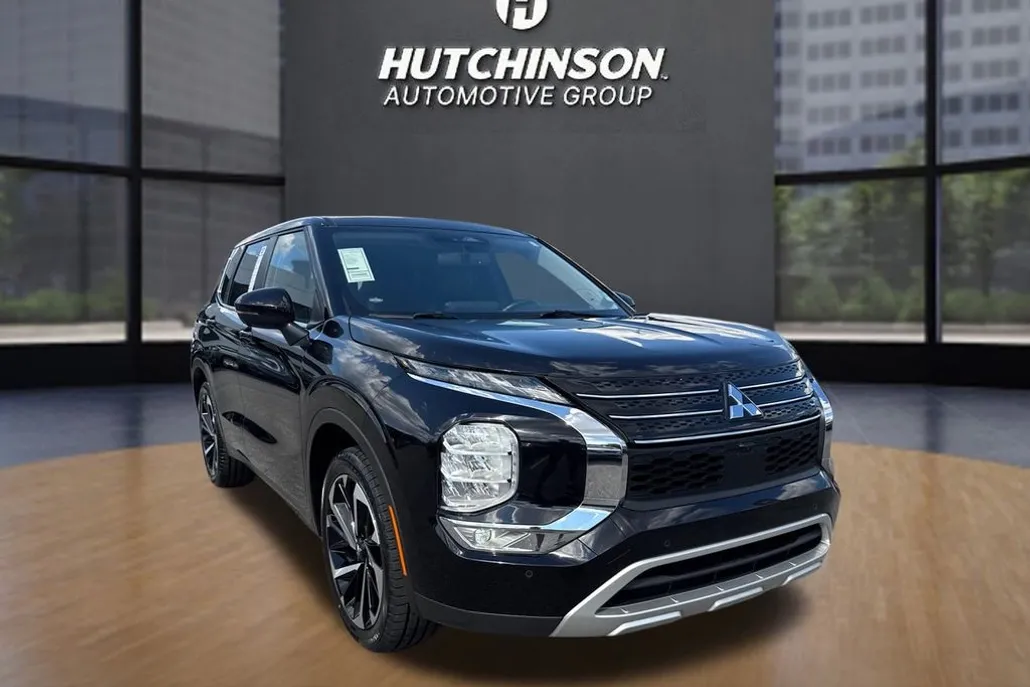2024 Mitsubishi Outlander SE photo 1