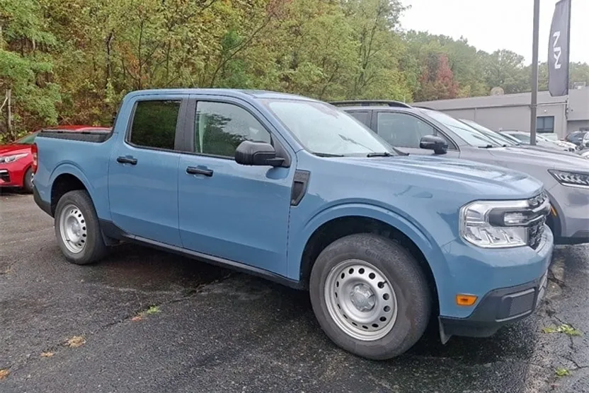 2023 Ford Maverick XL photo 1