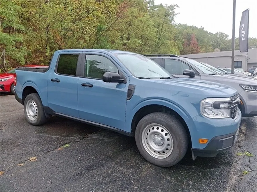 2023 Ford Maverick XL photo 1