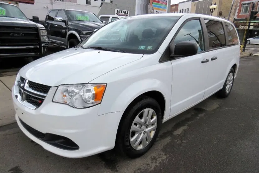 2019 Dodge Grand Caravan SE photo 1
