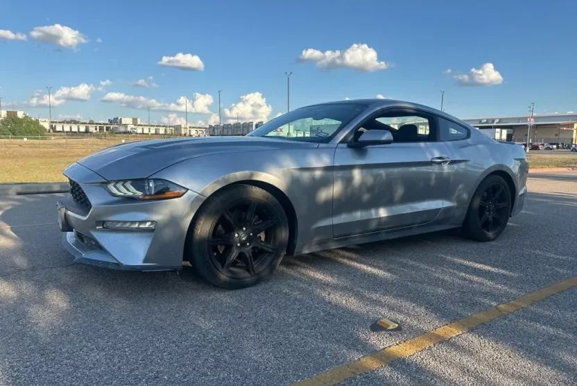 2020 Ford Mustang EcoBoost photo 1