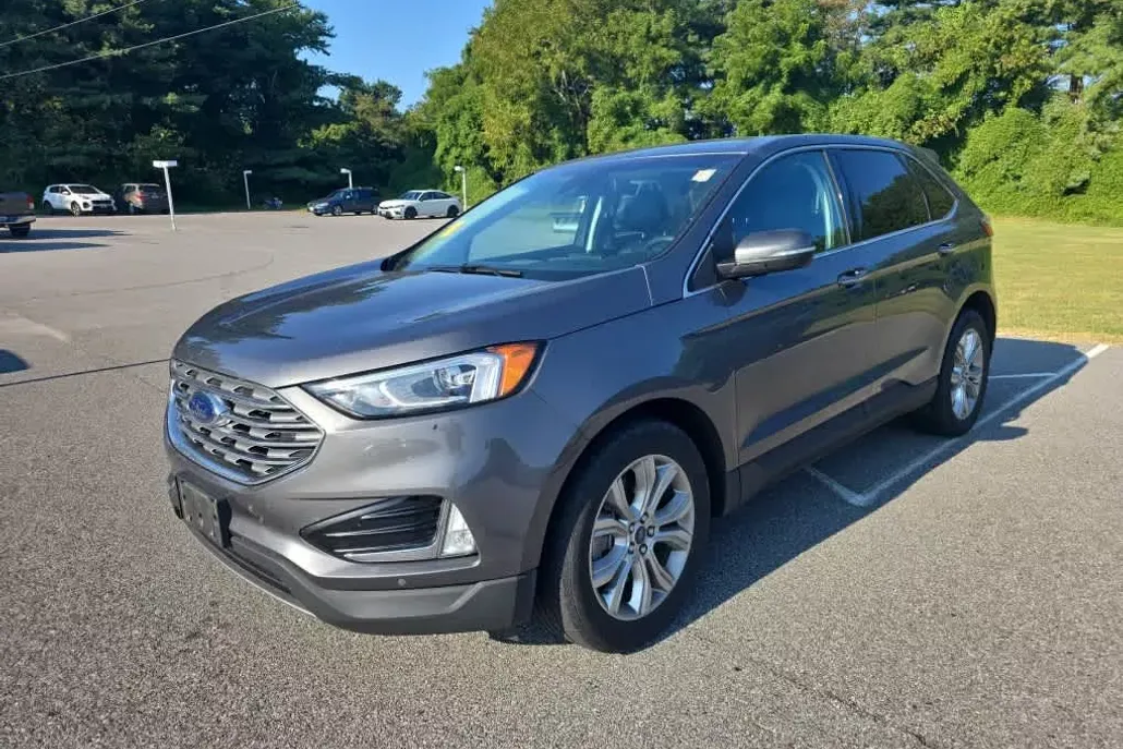 2022 Ford Edge Titanium photo 1