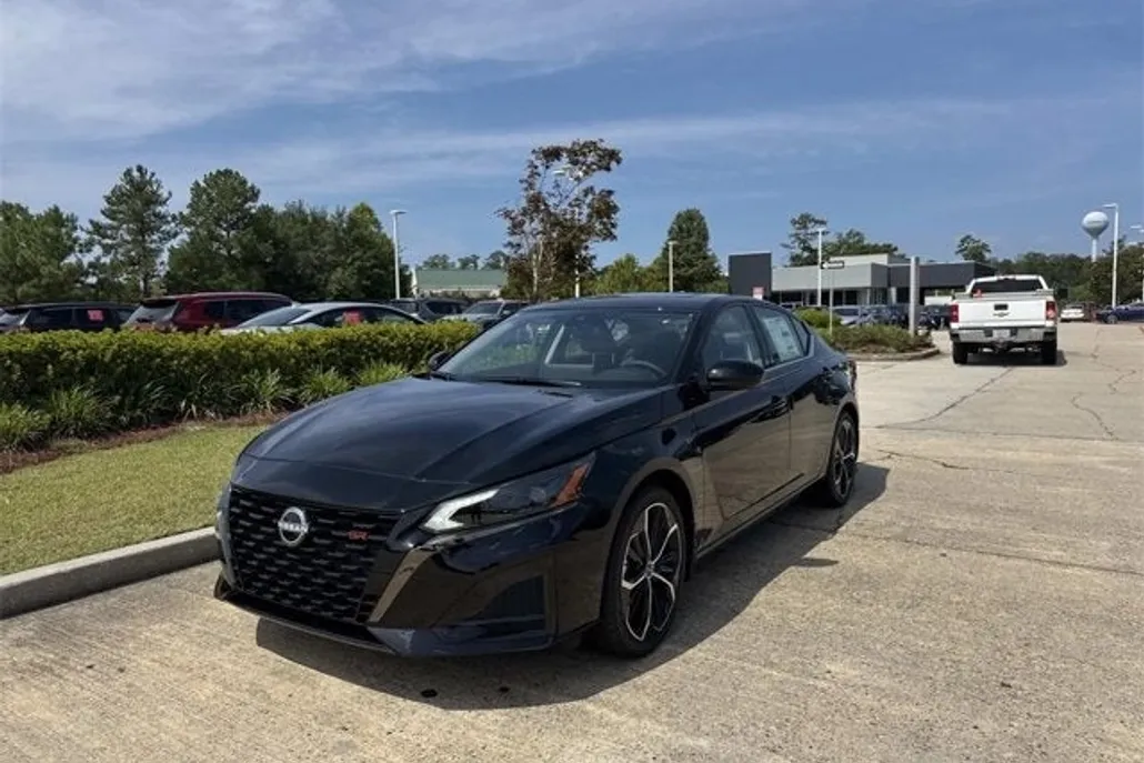 2025 Nissan Altima SR photo 1