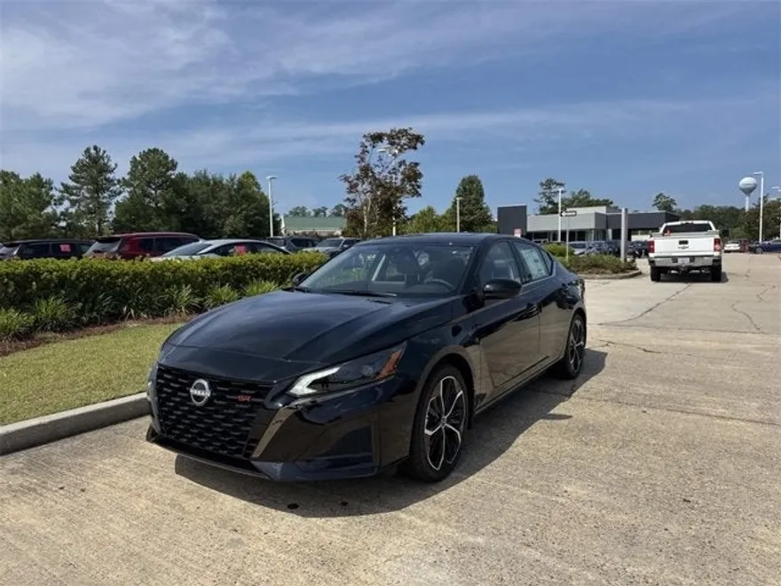 2025 Nissan Altima SR photo 1