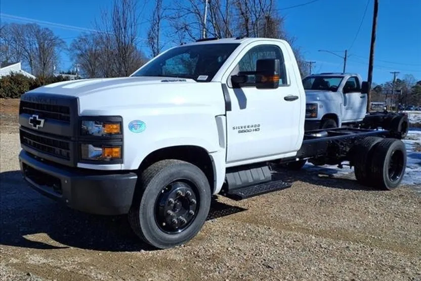 2024 Chevrolet Silverado 5500HD Work Truck photo 1