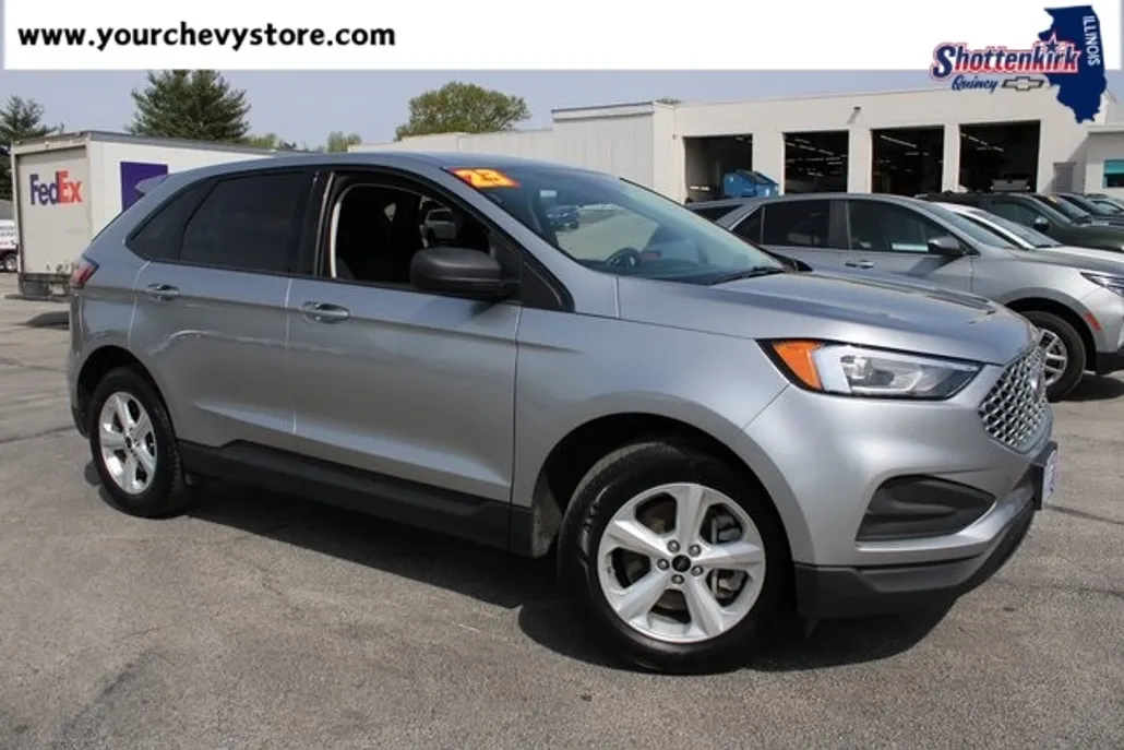 2023 Ford Edge SE photo 1