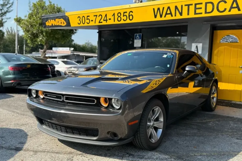 2019 Dodge Challenger SXT photo 1
