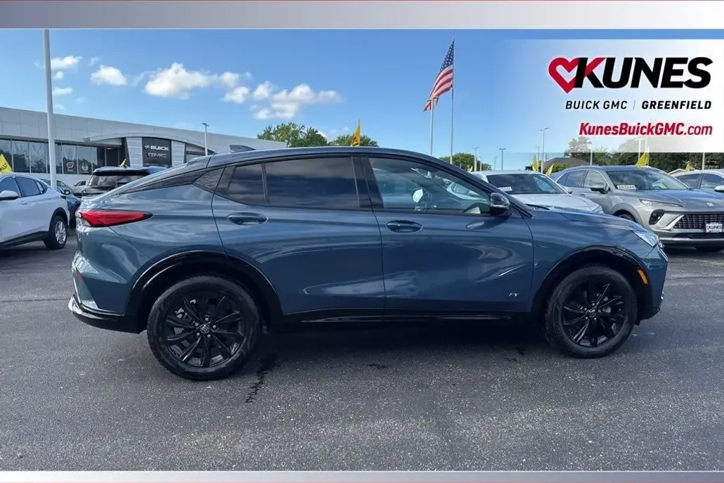 2025 Buick Envista ST photo 1