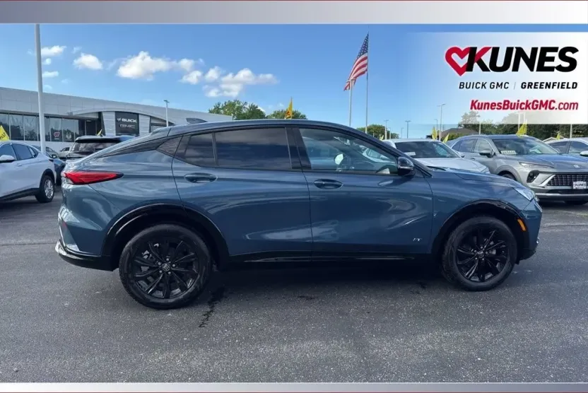 2025 Buick Envista ST photo 1