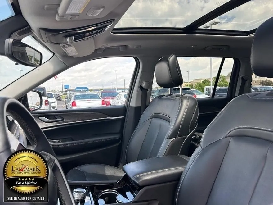 2022 Jeep Grand Cherokee Limited photo 1