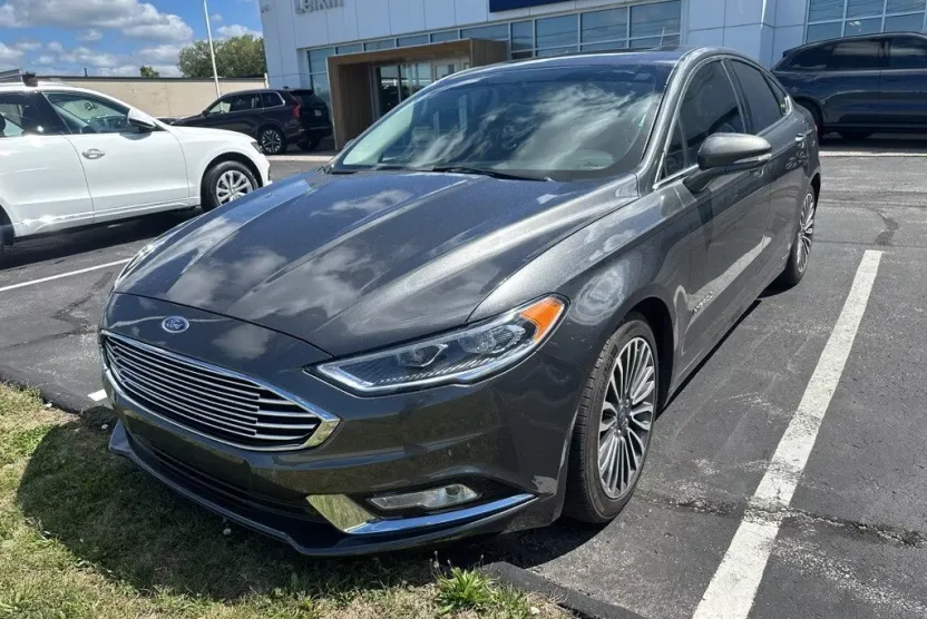 2017 Ford Fusion Hybrid SE photo 1