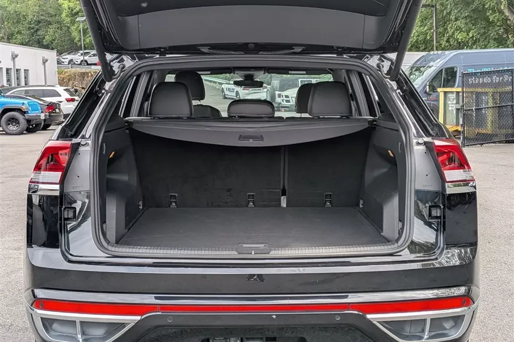 2023 Volkswagen Atlas Cross Sport V6 SEL Premium R-Line photo 1