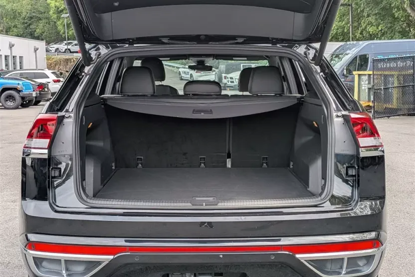 2023 Volkswagen Atlas Cross Sport V6 SEL Premium R-Line photo 1