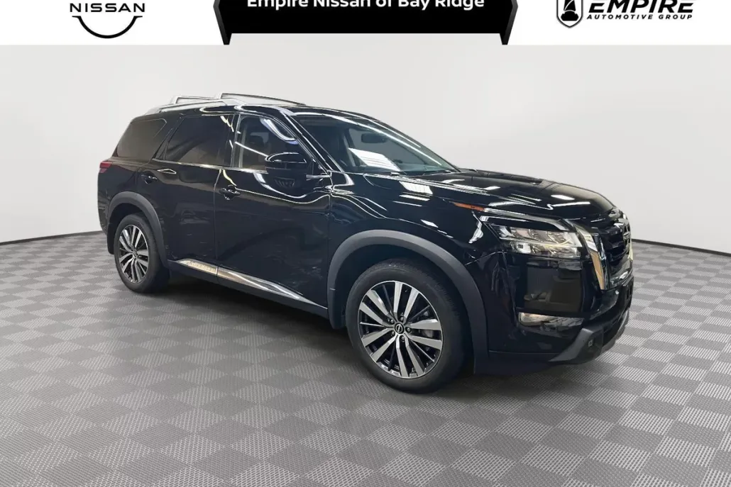 2022 Nissan Pathfinder Platinum photo 1