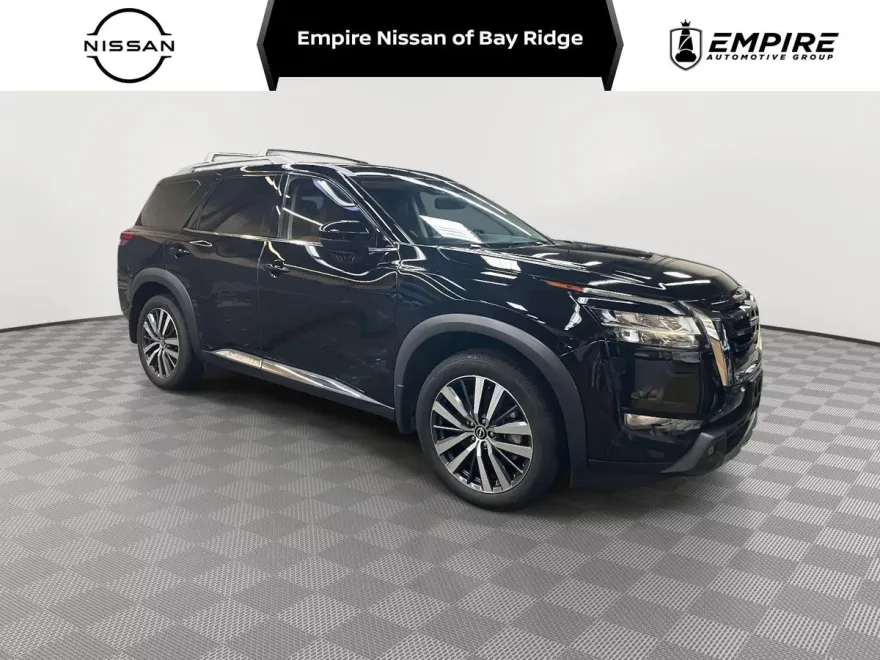 2022 Nissan Pathfinder Platinum photo 1
