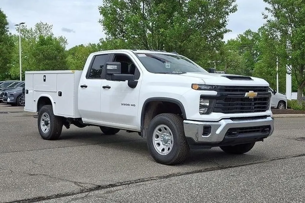 2025 Chevrolet Silverado 3500HD photo 1