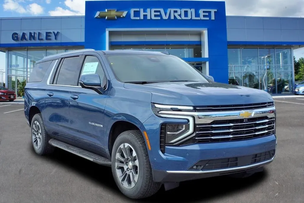 2025 Chevrolet Suburban LT photo 1