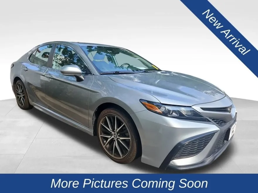 2022 Toyota Camry SE photo 1