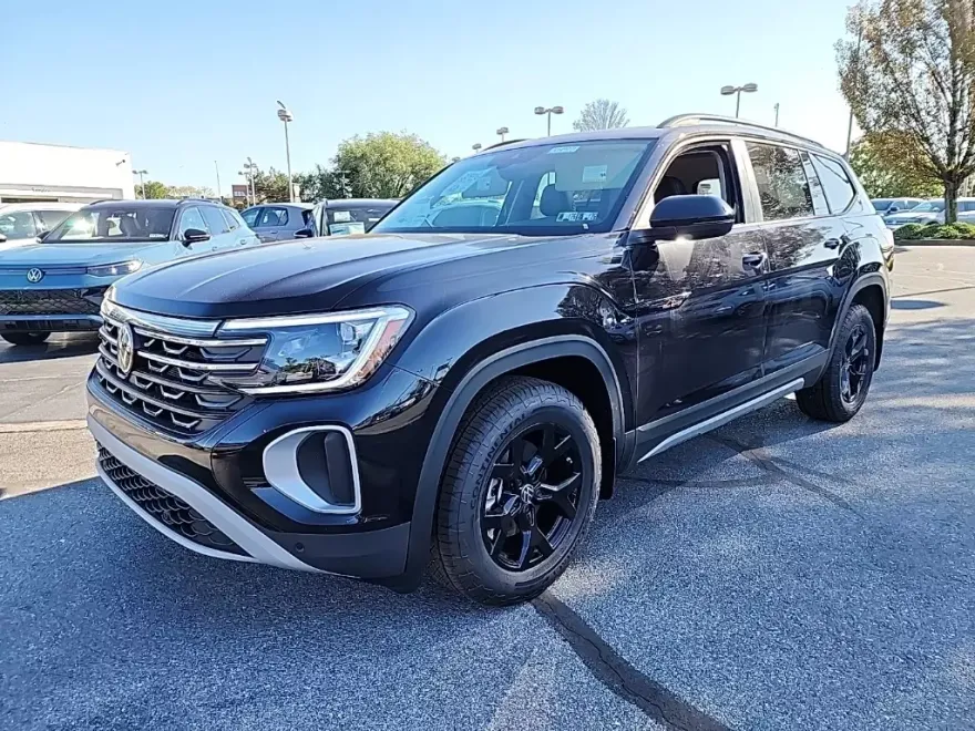 2025 Volkswagen Atlas Peak Edition SE photo 1