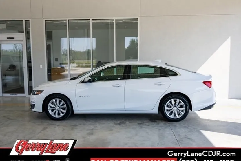 2023 Chevrolet Malibu 1LT photo 1