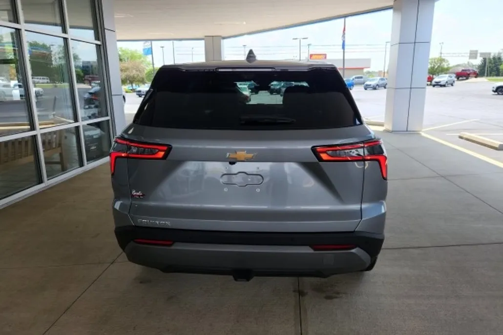 2026 Chevrolet Equinox LT photo 1