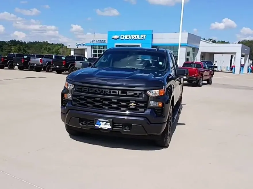 2023 Chevrolet Silverado 1500 Custom photo 1