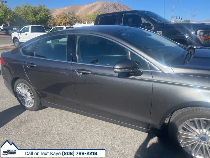 2016 Ford Fusion SE photo 1