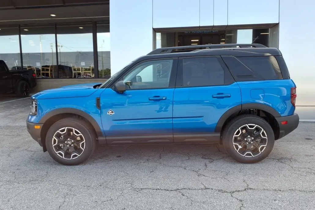 2025 Ford Bronco Sport Outer Banks photo 1