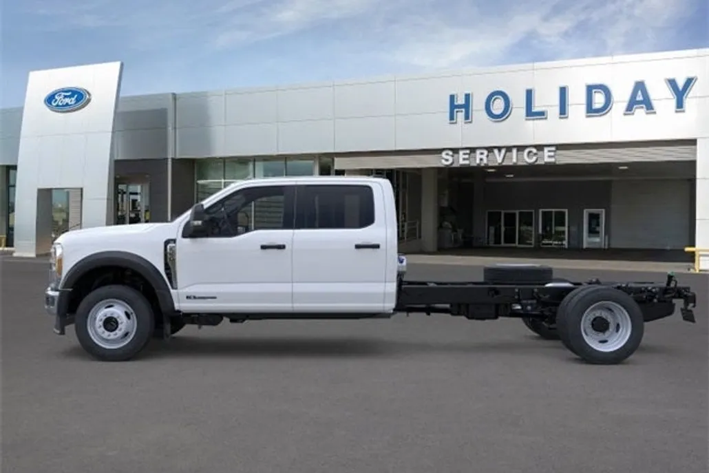 2025 Ford F-550 photo 1