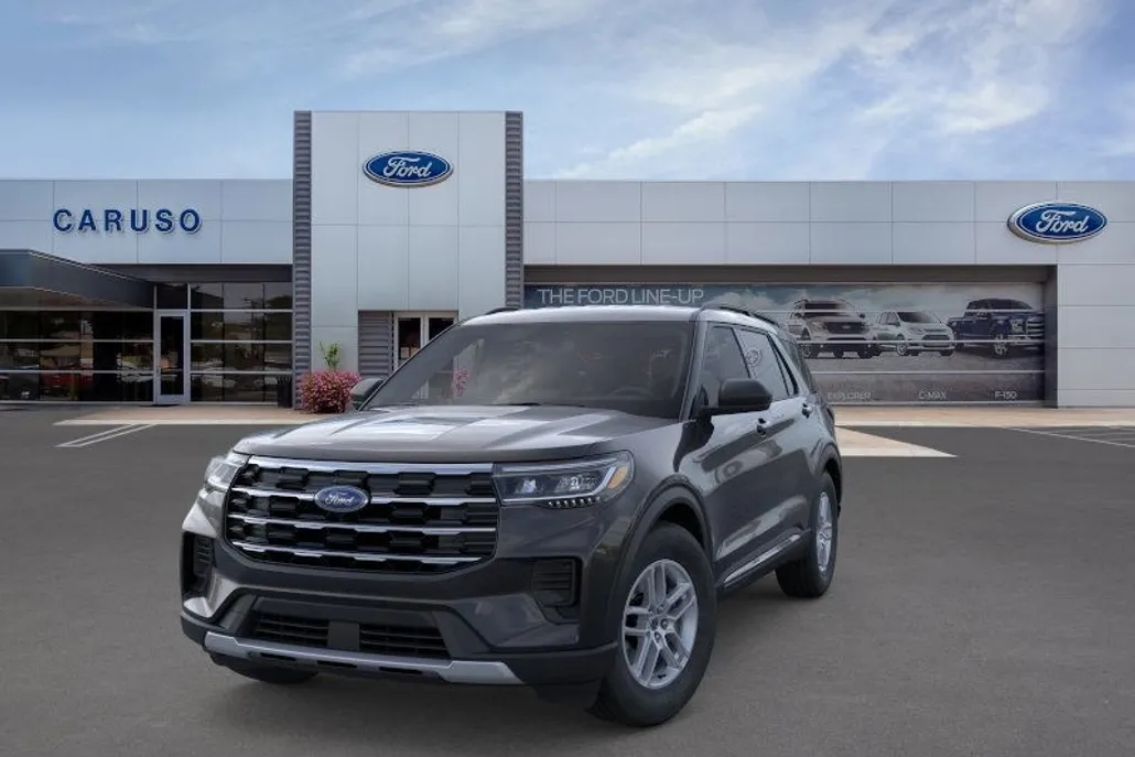 2025 Ford Explorer photo 1