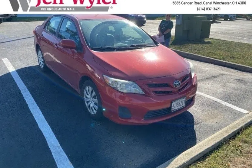 2012 Toyota Corolla LE photo 1