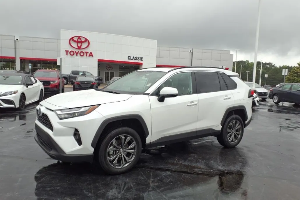 2024 Toyota RAV4 Hybrid XLE Premium photo 1