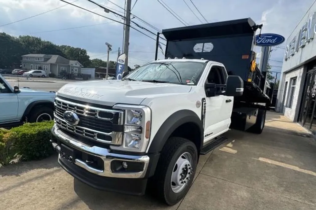 2025 Ford F-600 photo 1