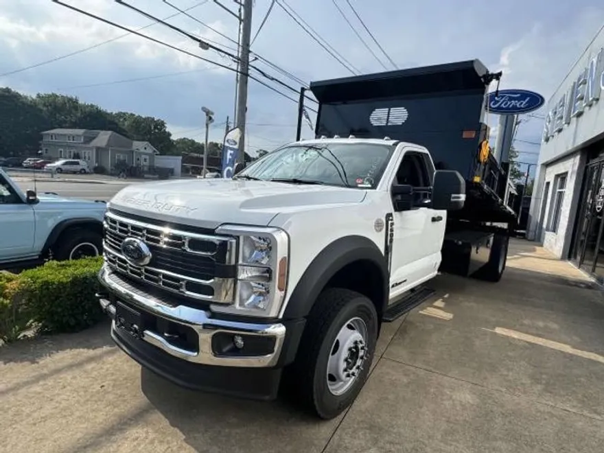2025 Ford F-600 photo 1