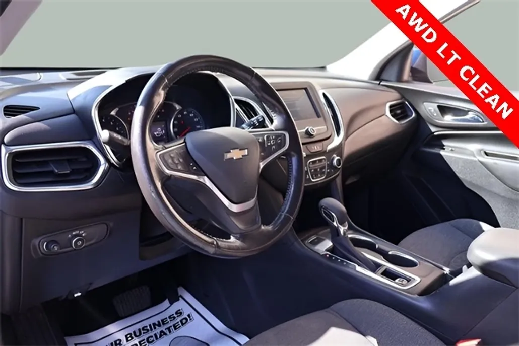 2022 Chevrolet Equinox LT photo 1