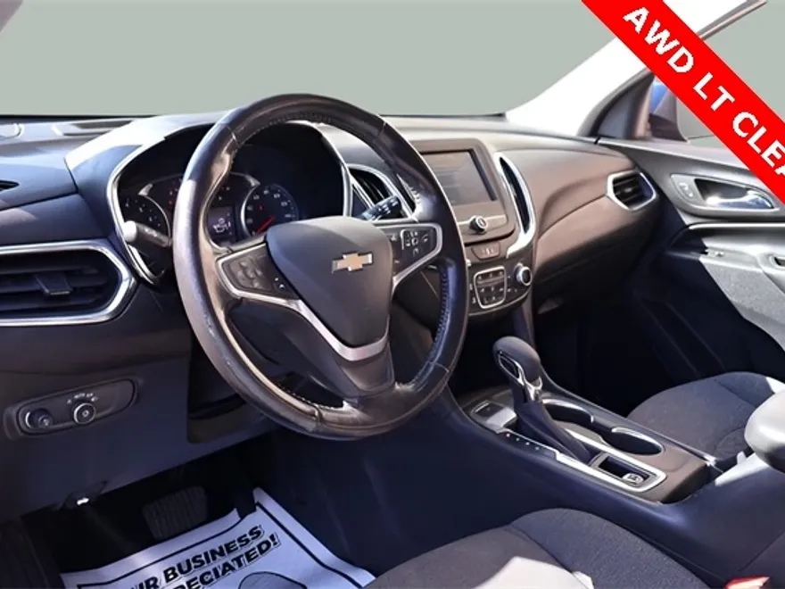 2022 Chevrolet Equinox LT photo 1