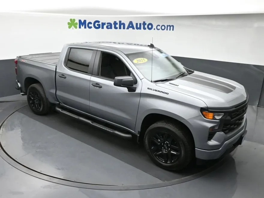 2025 Chevrolet Silverado 1500 Custom photo 1
