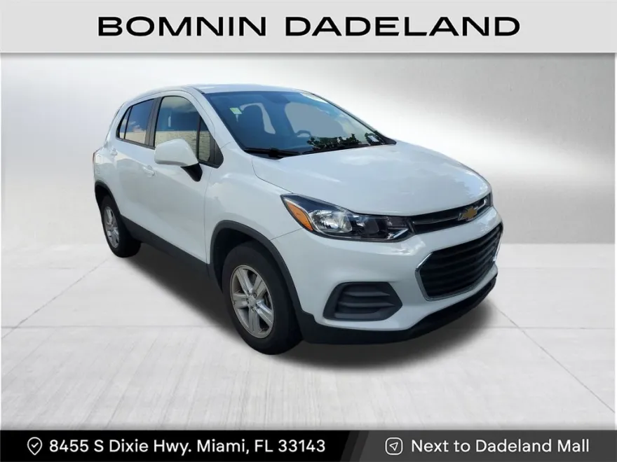 2022 Chevrolet Trax LS photo 1