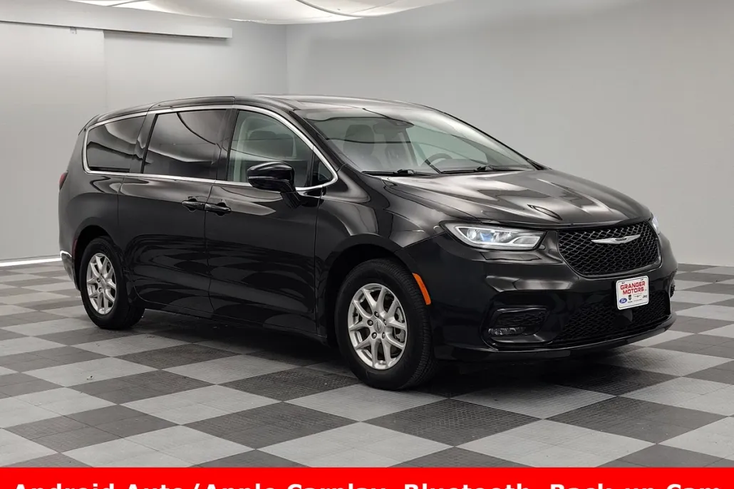 2024 Chrysler Pacifica Touring L photo 1