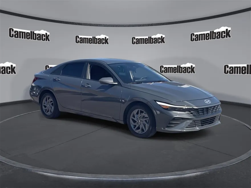 2024 Hyundai Elantra SEL photo 1