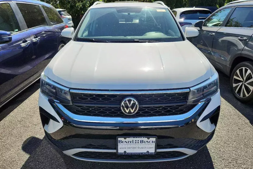 2022 Volkswagen Taos SE photo 1