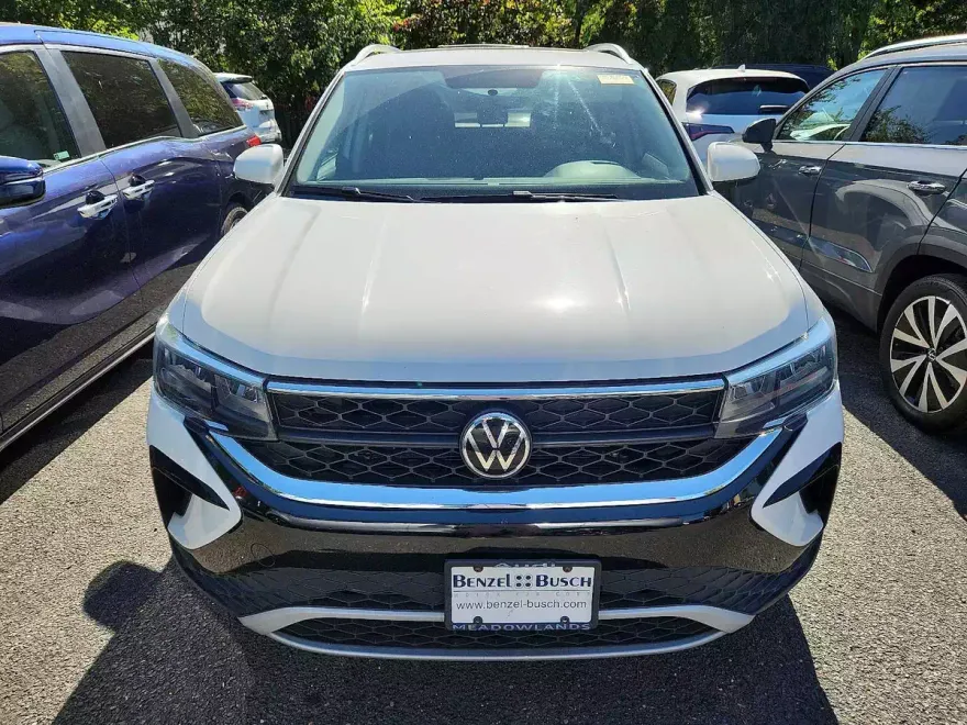 2022 Volkswagen Taos SE photo 1