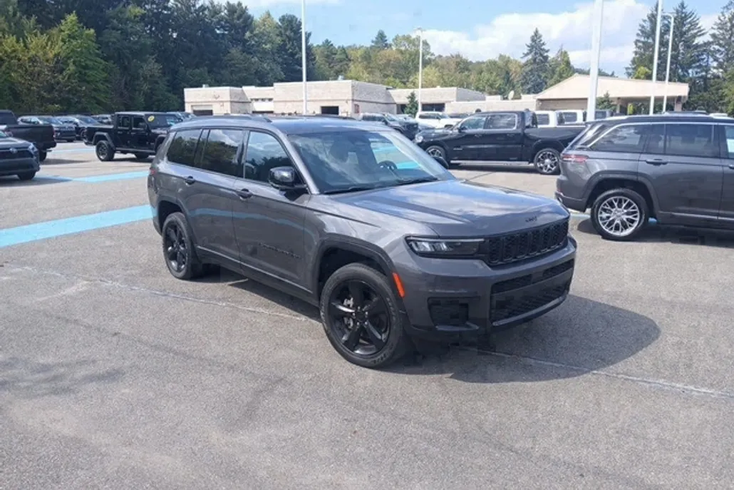 2023 Jeep Grand Cherokee Altitude photo 1