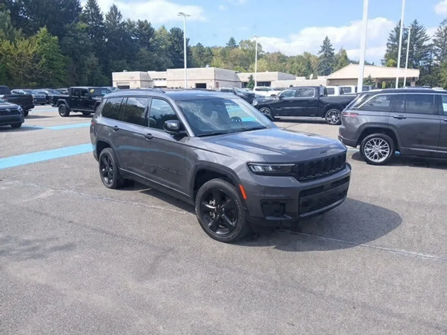 2023 Jeep Grand Cherokee Altitude photo 1