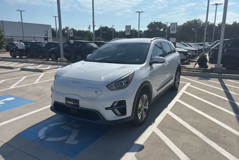 2022 Kia Niro EV EX photo 1