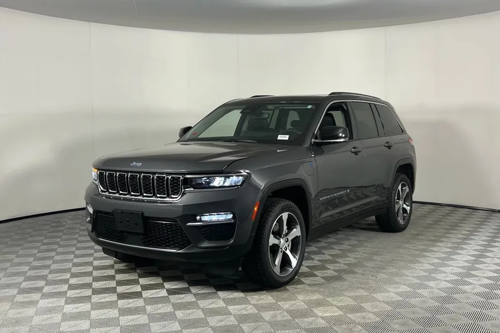 2023 Jeep Cherokee 4xe photo 1