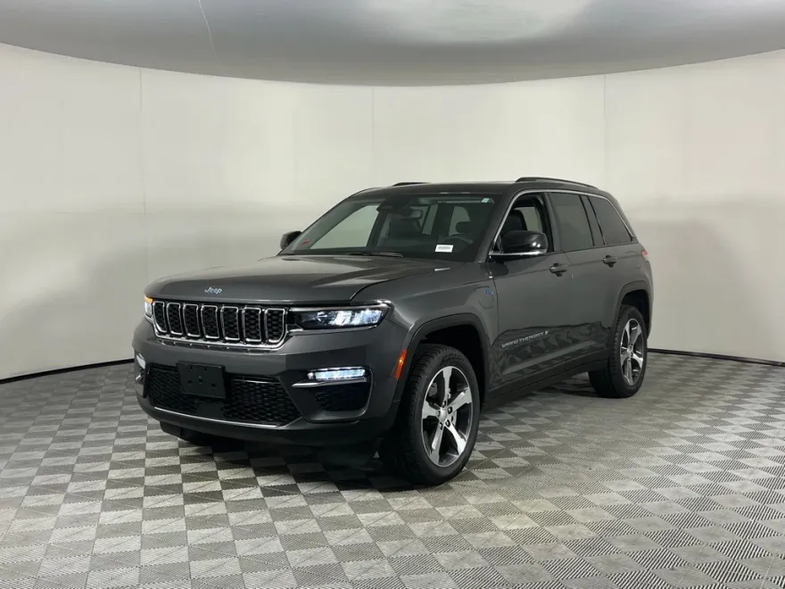 2023 Jeep Cherokee 4xe photo 1